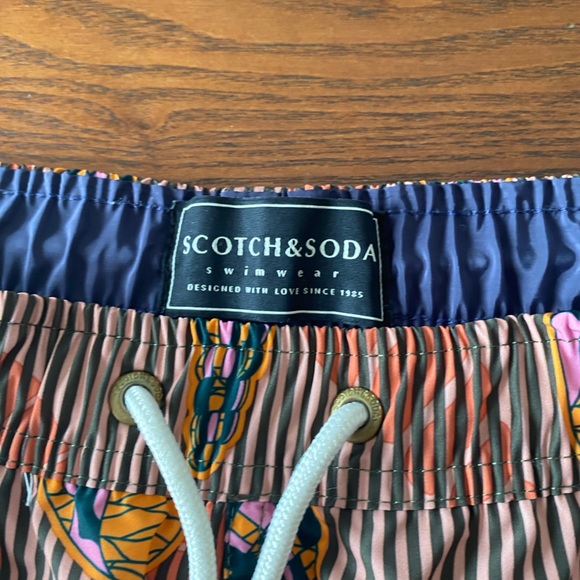 Scotch & Soda Men’s Board Shorts - Like New - Picture 3 of 3